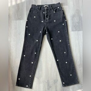 Black/stone wash pacsun mom jeans with embroidered white flowers